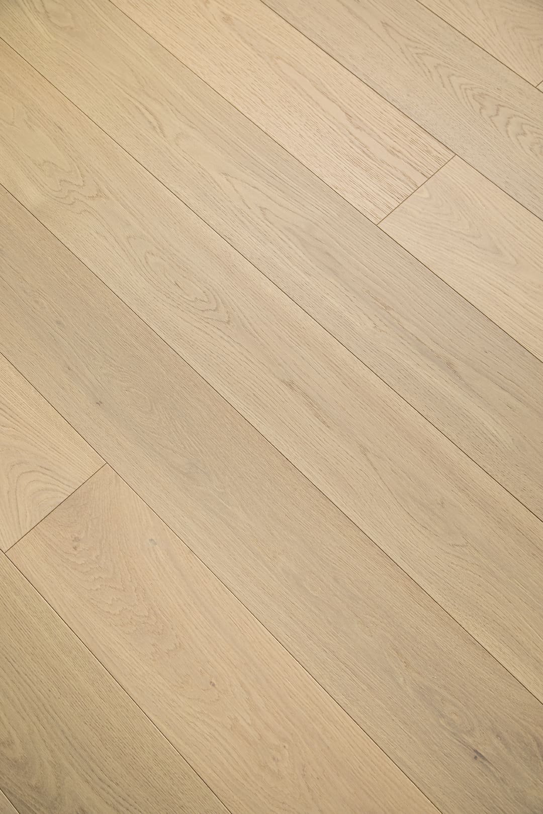 Antibes hardwood flooring detail view 6 - Brushed texture and grain pattern