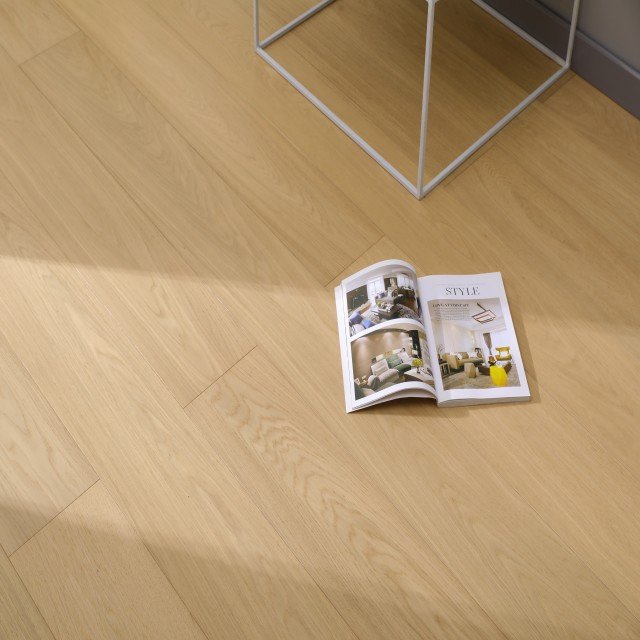 Beirut hardwood flooring detail view 4 - Brushed texture and grain pattern