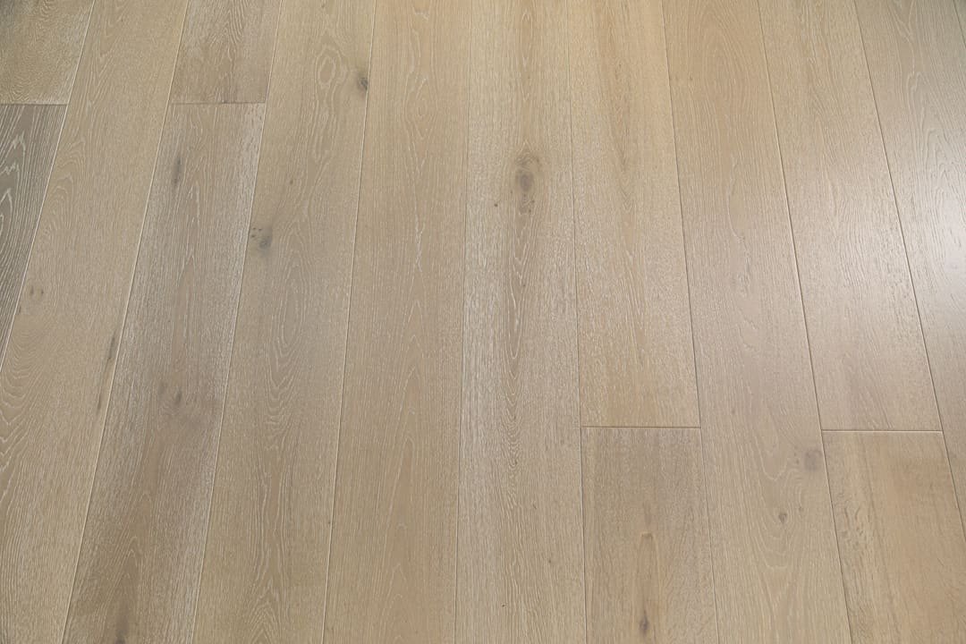 Bodrum hardwood flooring detail view 2 - Brushed texture and grain pattern