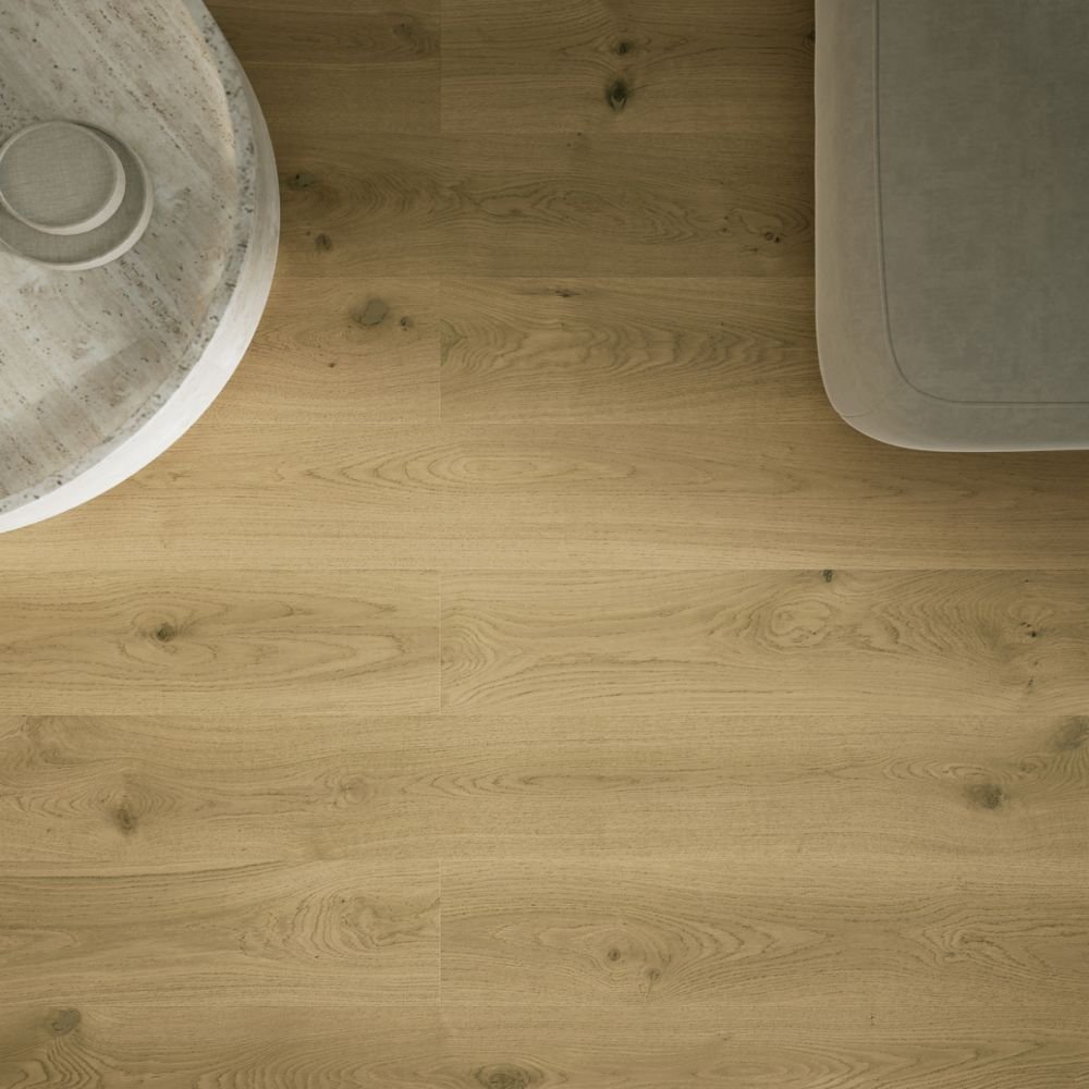 Cassis hardwood flooring detail view 5 - Brushed texture and grain pattern
