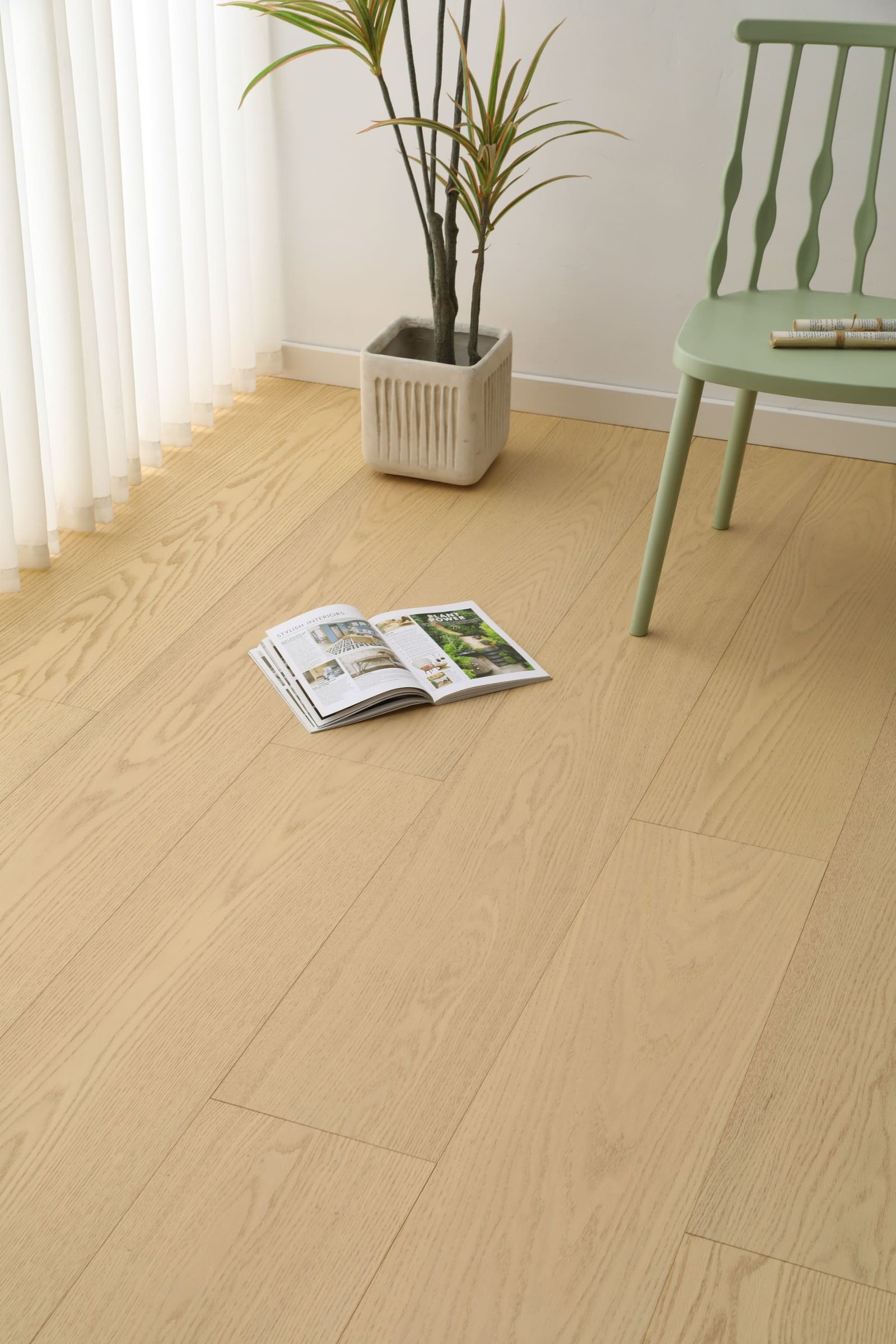 Charleston hardwood flooring detail view 5 - Brushed texture and grain pattern
