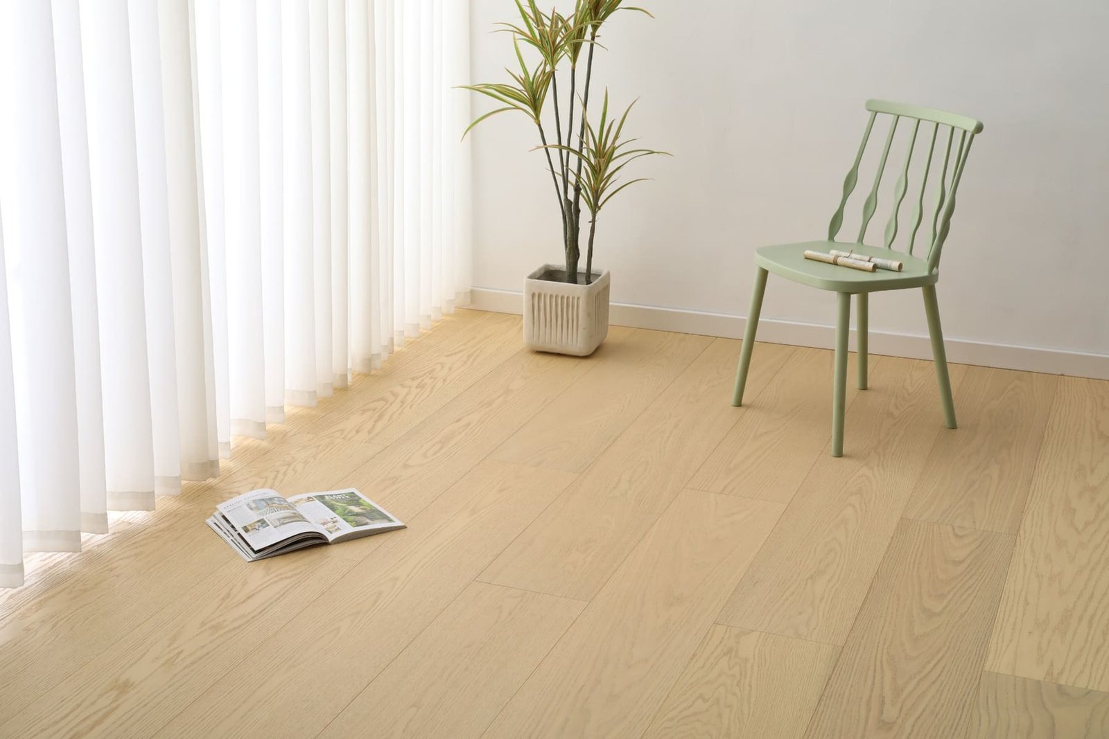 Charleston hardwood flooring detail view 6 - Brushed texture and grain pattern
