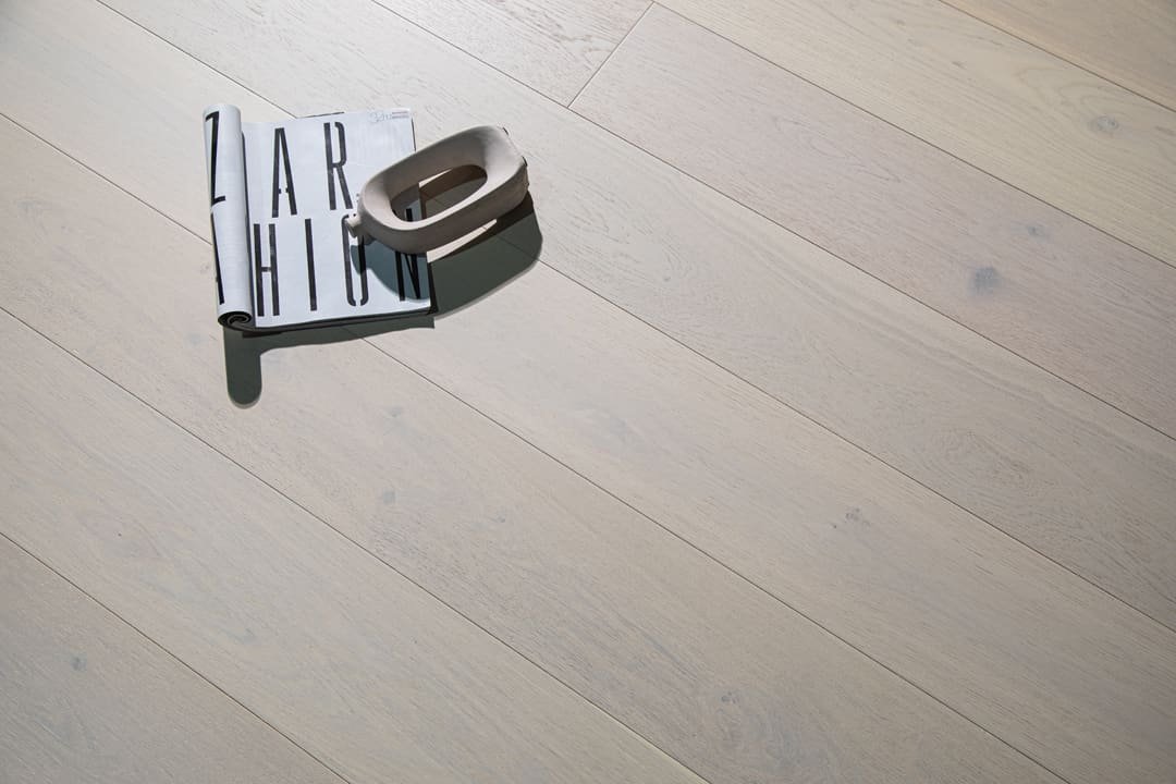 Doha hardwood flooring detail view 3 - Brushed texture and grain pattern