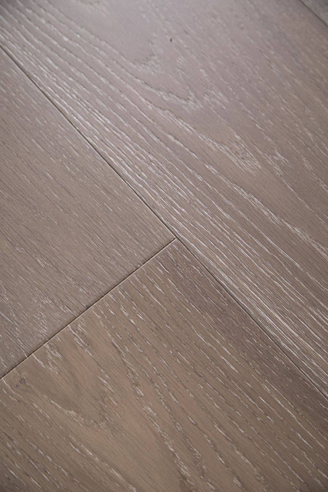 Ghent hardwood flooring detail view 6 - Brushed texture and grain pattern