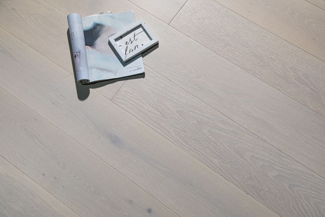 Lucca hardwood flooring detail view 3 - Brushed texture and grain pattern