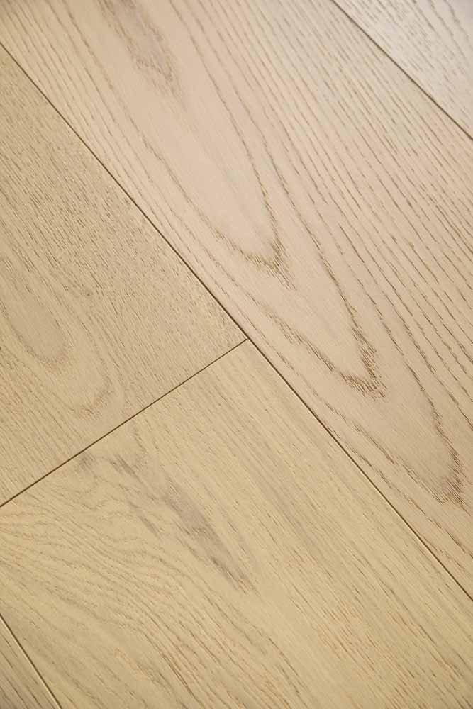Ragusa hardwood flooring detail view 3 - Brushed texture and grain pattern
