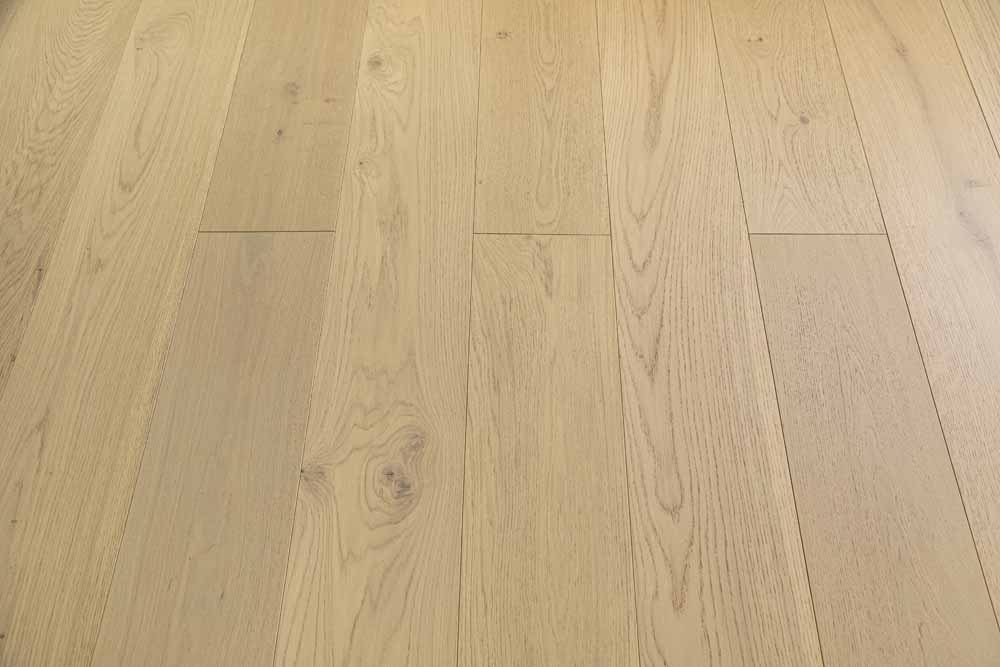 Ragusa hardwood flooring detail view 5 - Brushed texture and grain pattern