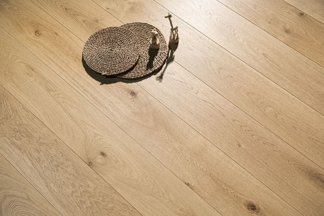 Ravello hardwood flooring detail view 6 - Brushed texture and grain pattern