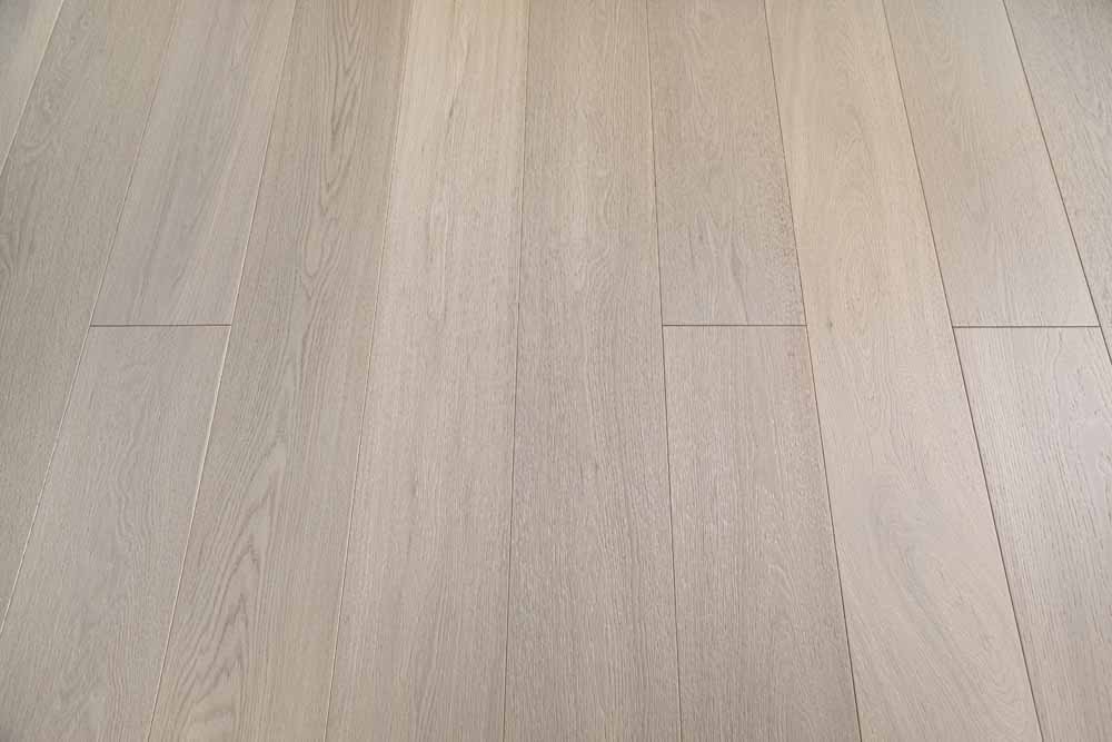 Santorini hardwood flooring detail view 5 - Brushed texture and grain pattern