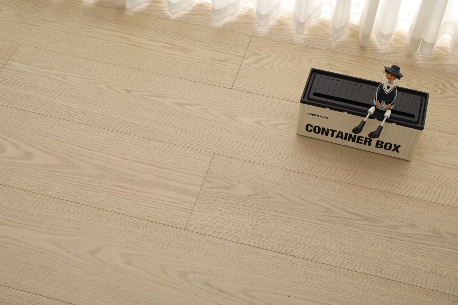 Savannah hardwood flooring detail view 2 - Brushed texture and grain pattern