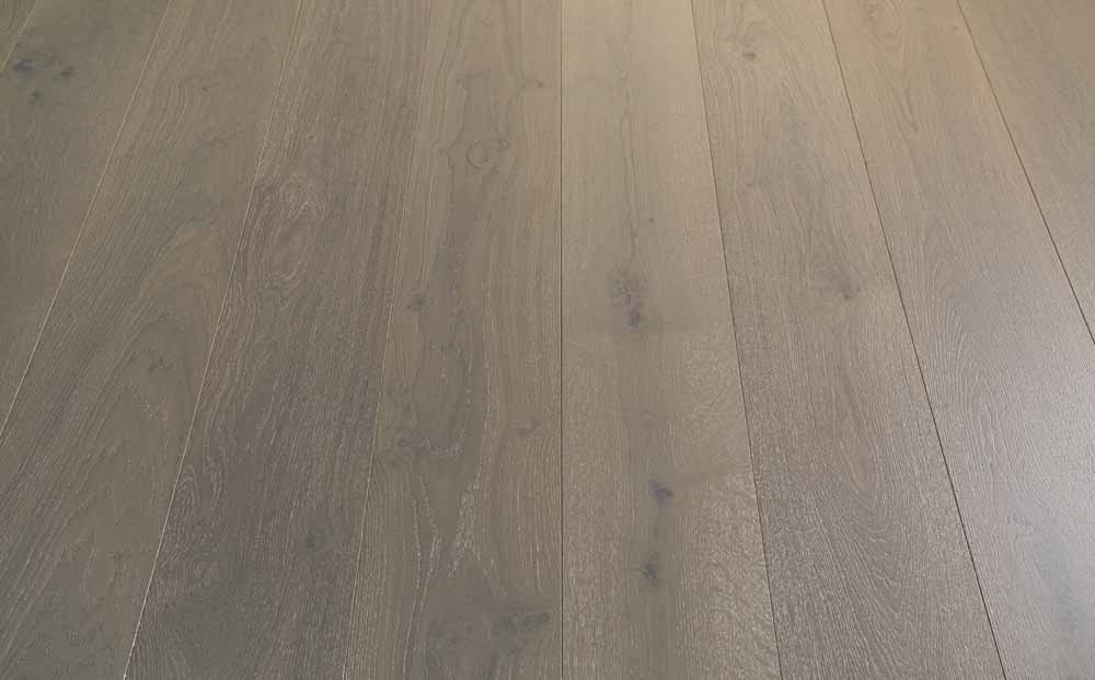 Seville hardwood flooring detail view 6 - Brushed texture and grain pattern