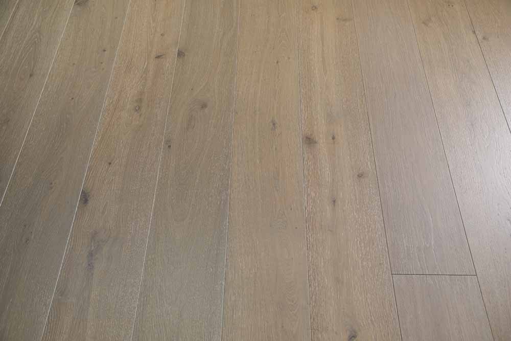 Toledo hardwood flooring detail view 4 - Brushed texture and grain pattern